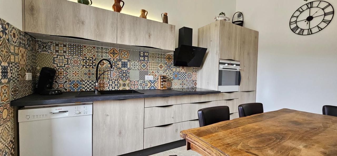 Bel & Ancien Appartement T3 Renove Dans Sartene ภายนอก รูปภาพ